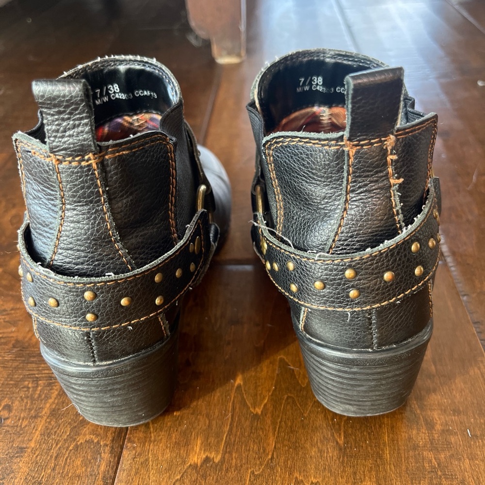B.O.C. Soul slip on black leather motorcycle ankle boots with studs, US 7 - Picture 5 of 6